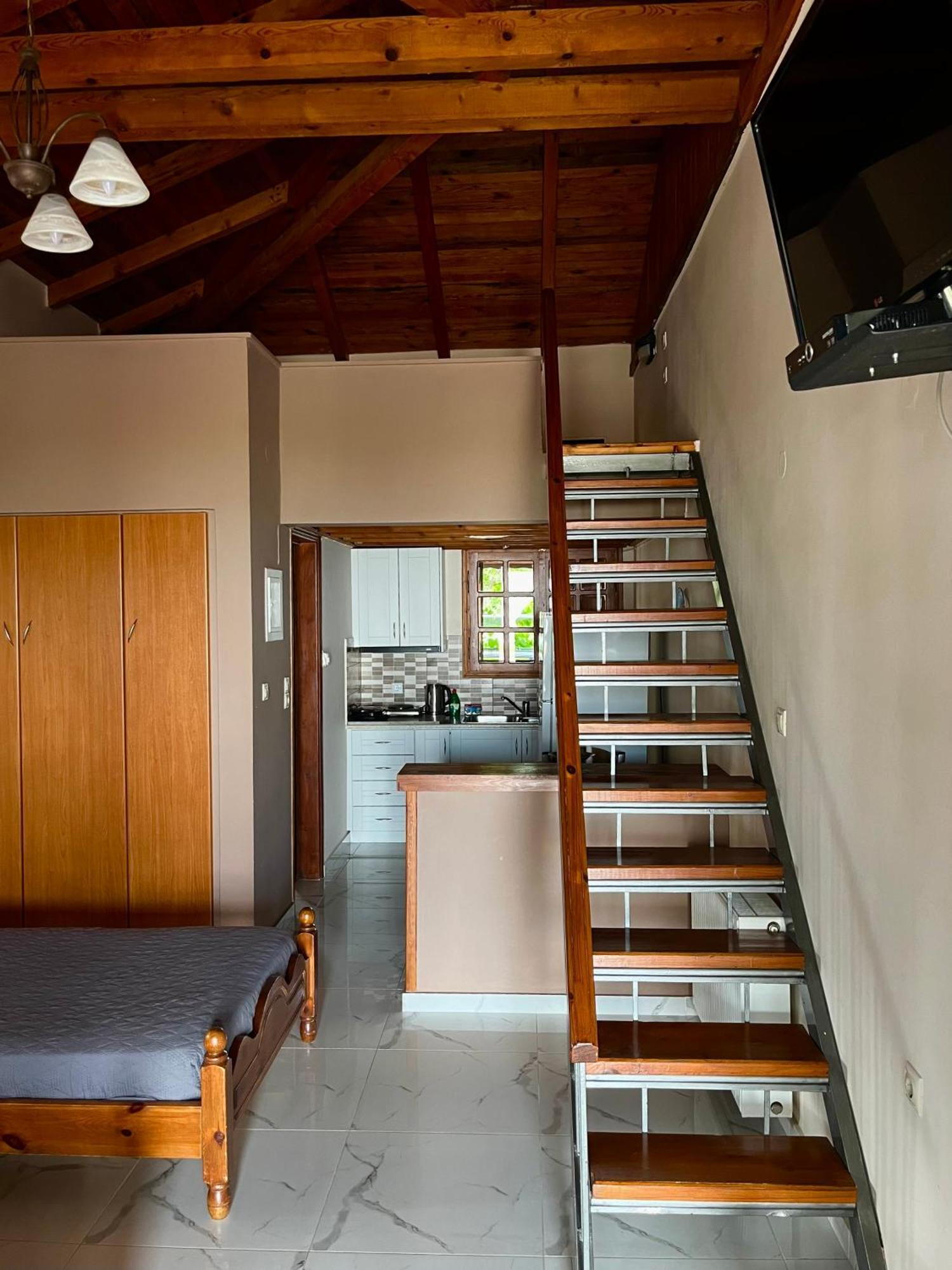 Studios Resbithas Gíthio Kültér fotó