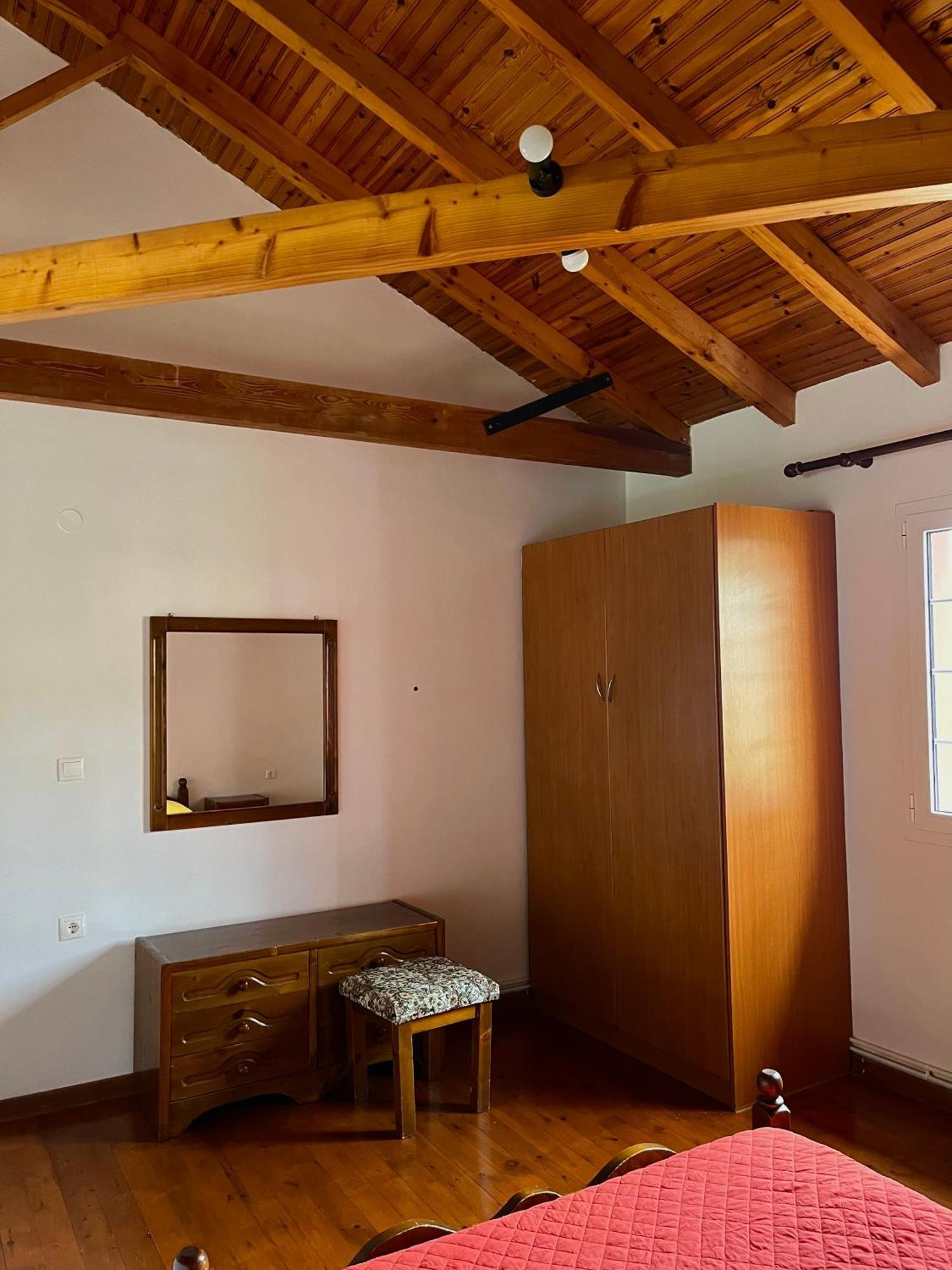 Studios Resbithas Gíthio Kültér fotó